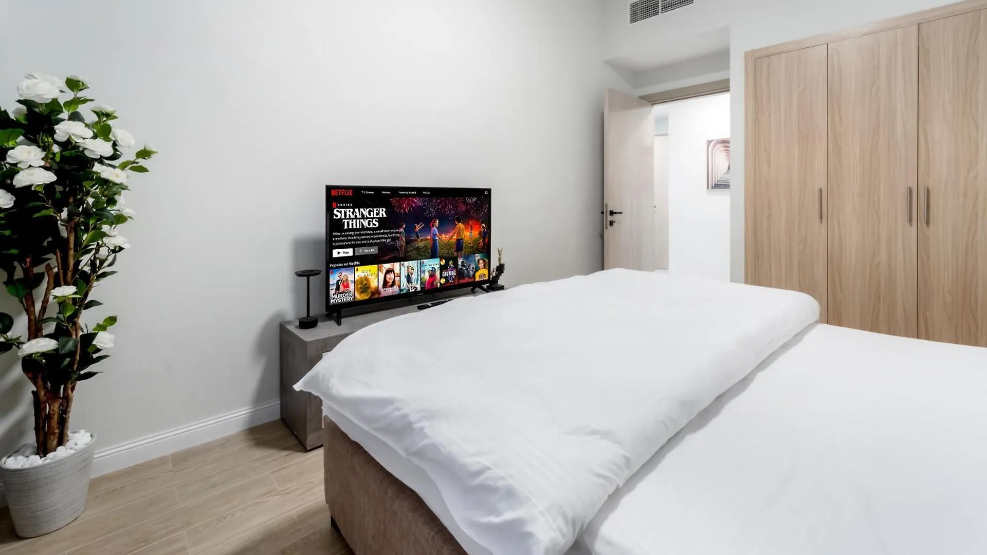 Chic 1 Bedroom With Port Views Dubai Apartment