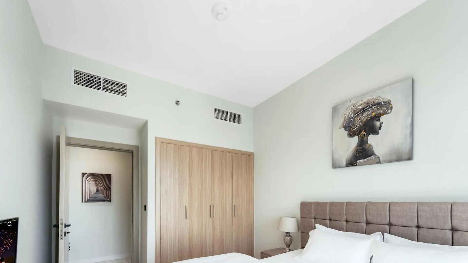 Chic 1 Bedroom With Port Views Dubai Apartment