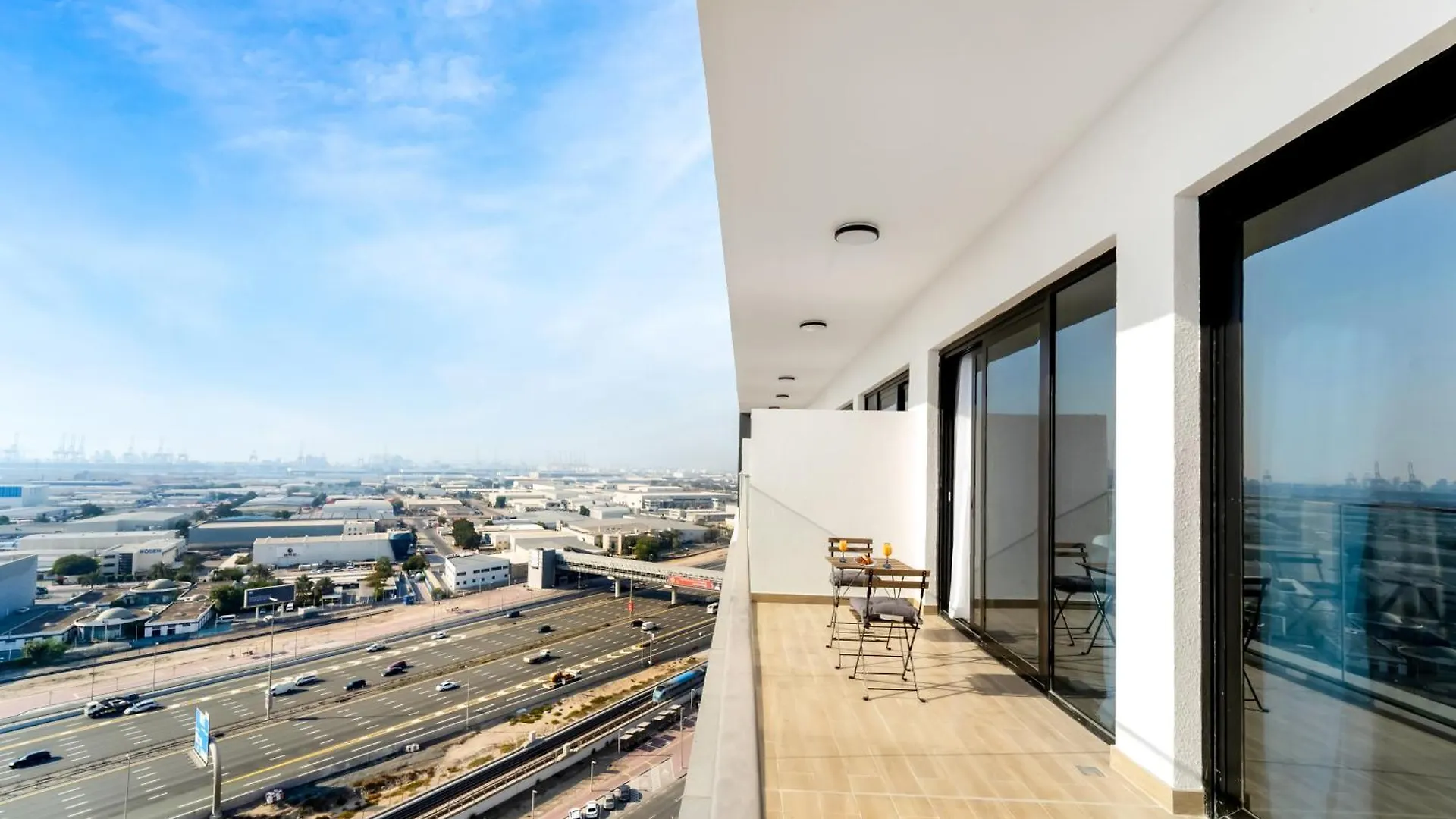 Chic 1 Bedroom With Port Views Dubai Apartment