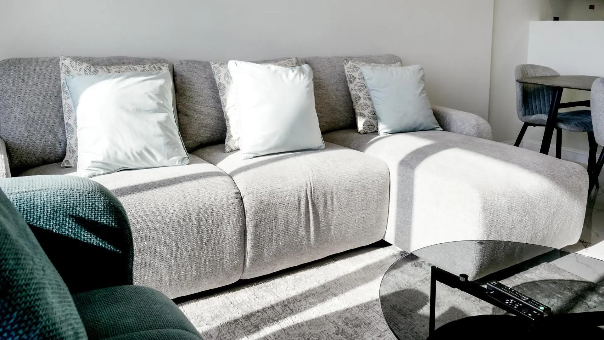 Apartment Chic 1 Bedroom With Port Views Dubai