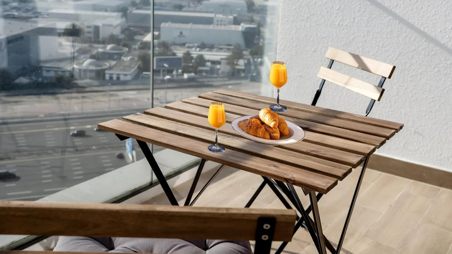 Apartment Chic 1 Bedroom With Port Views Dubai