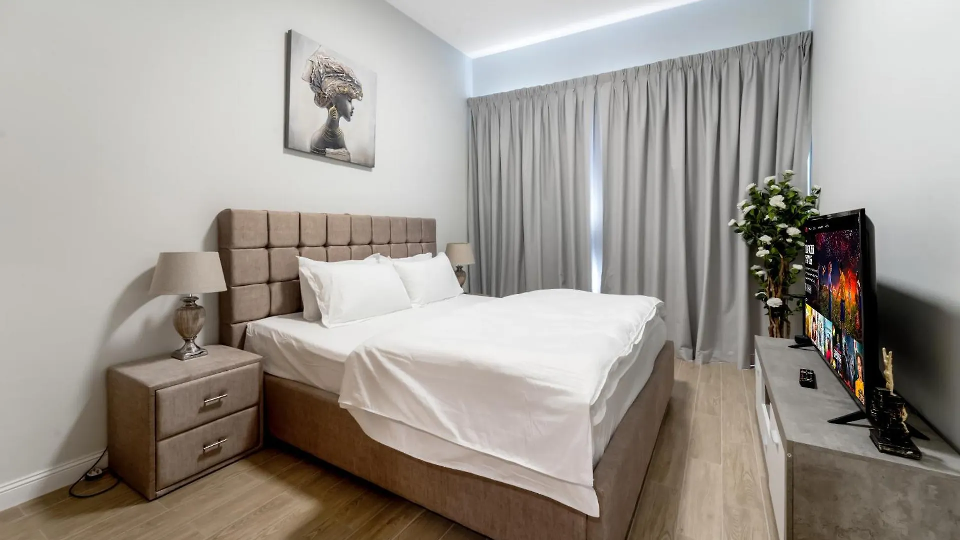 Chic 1 Bedroom With Port Views Dubai Apartment